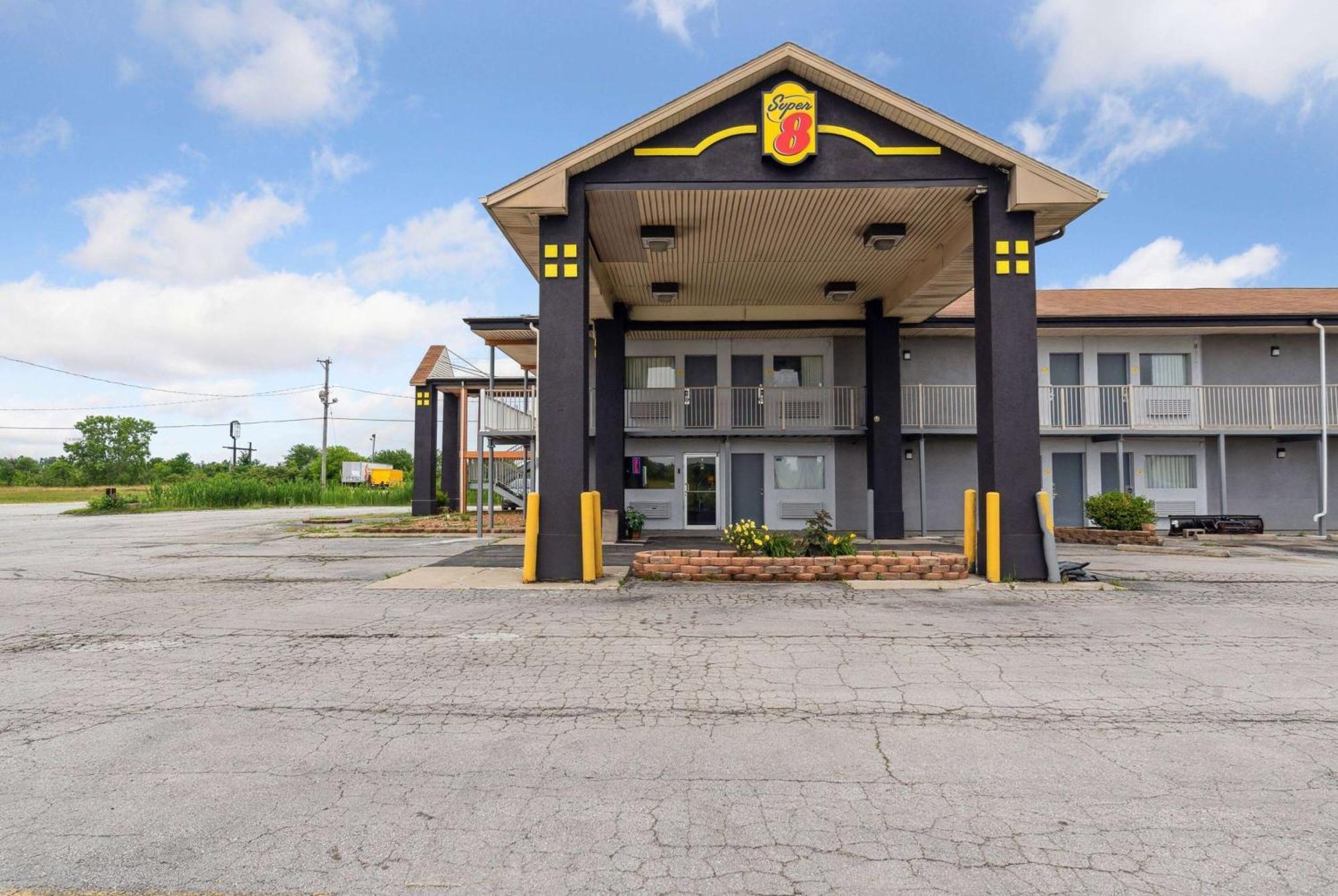 Super 8 By Wyndham Millbury/Toledo Hotel Exterior photo