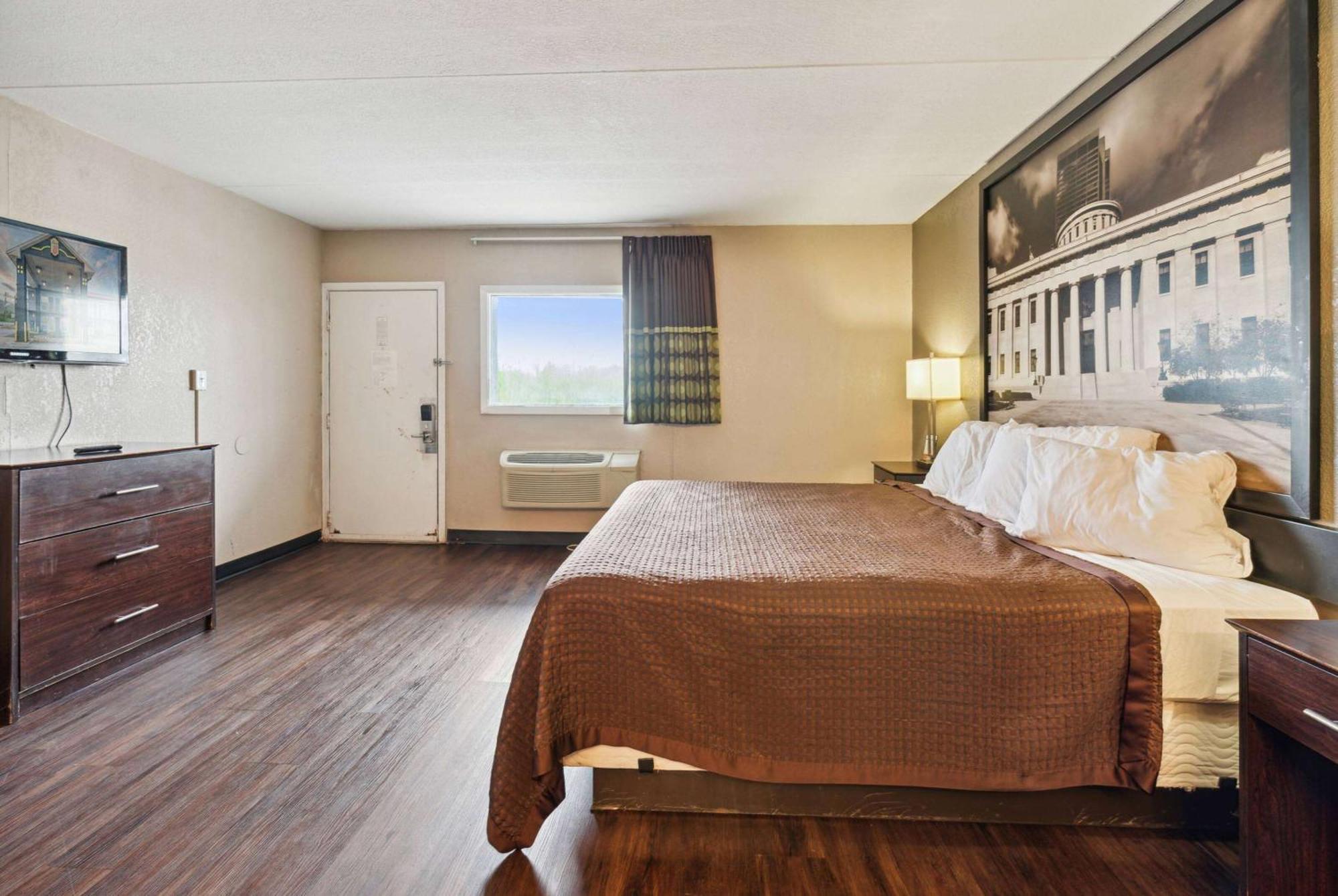 Super 8 By Wyndham Millbury/Toledo Hotel Exterior photo